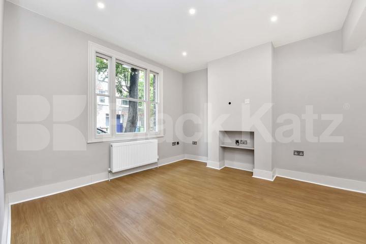 Stylish Georgian town house over three floors, two bathrooms & patio garden   Henshaw Street, Elephant and Castle